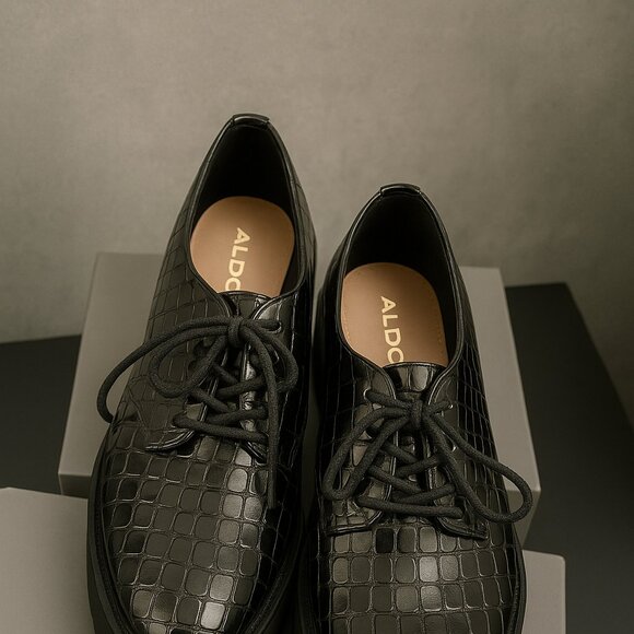 Women Aldo Black Shoes with Crocodile Texture - Picture 2 of 3